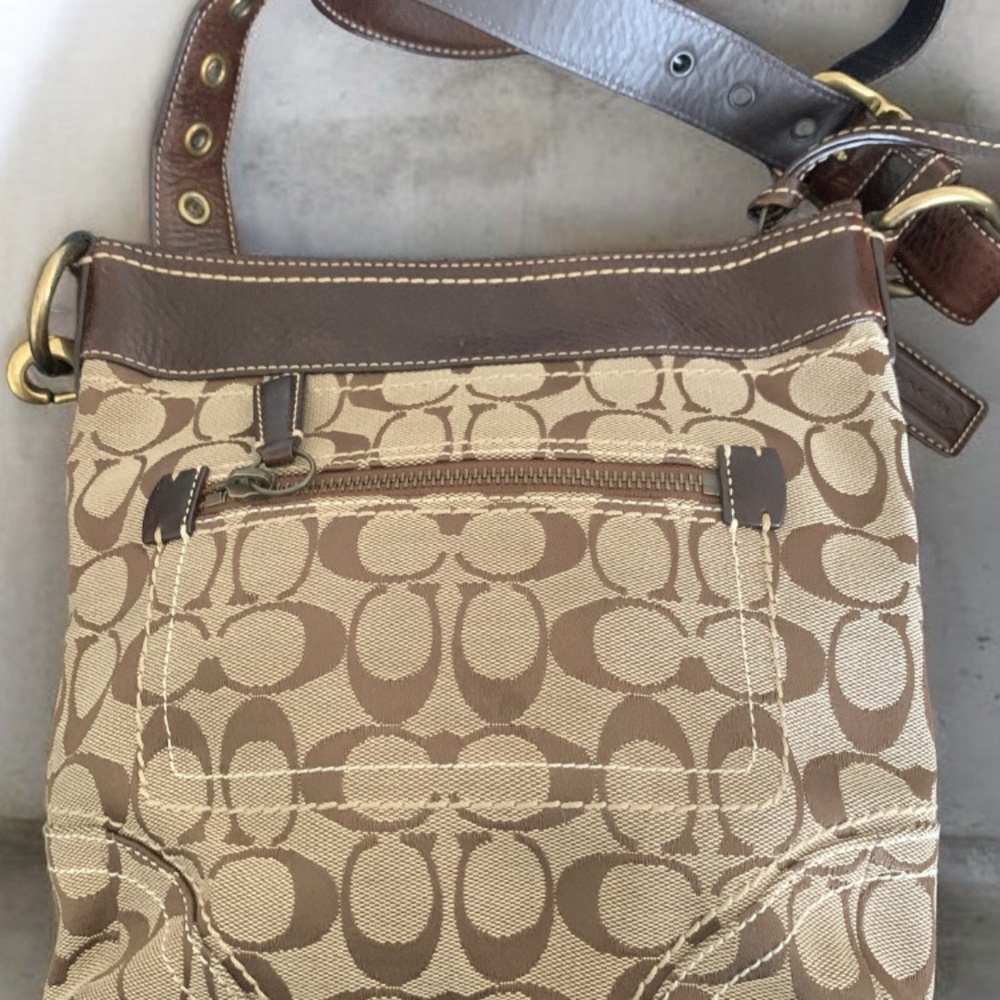 Classic Coach Brown Signature Patterned Shoulder Bag